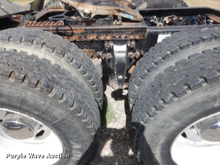 image for item HB9284 1997 Freightliner FLD  semi truck