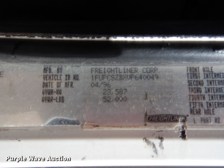 image for item HB9284 1997 Freightliner FLD  semi truck