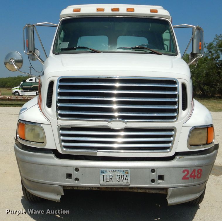 image for item HC9057 1988 Ford AT9513  semi truck