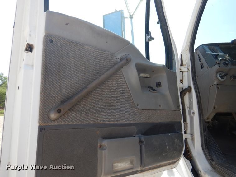 image for item HC9057 1988 Ford AT9513  semi truck