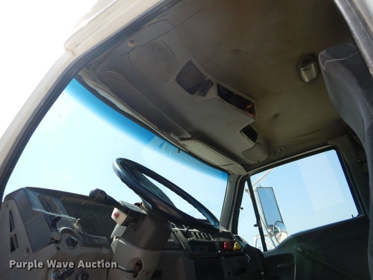 image for item HC9057 1988 Ford AT9513  semi truck