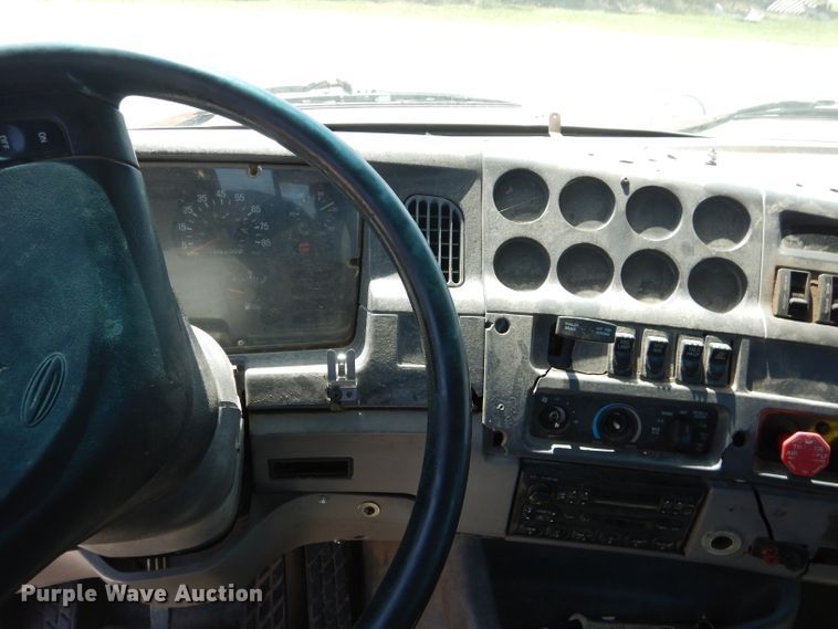 image for item HC9057 1988 Ford AT9513  semi truck