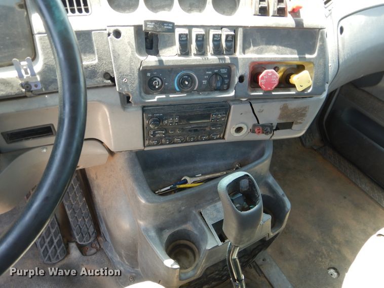 image for item HC9057 1988 Ford AT9513  semi truck