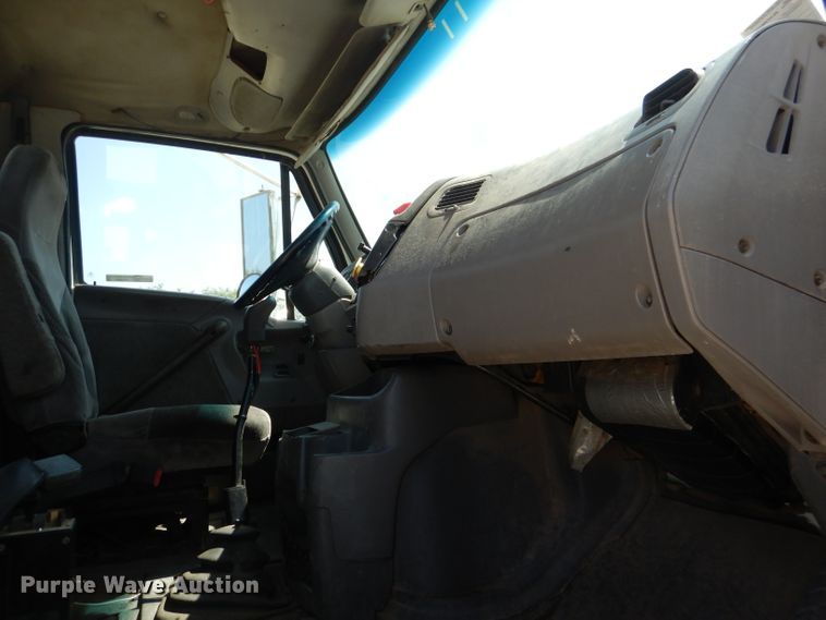 image for item HC9057 1988 Ford AT9513  semi truck