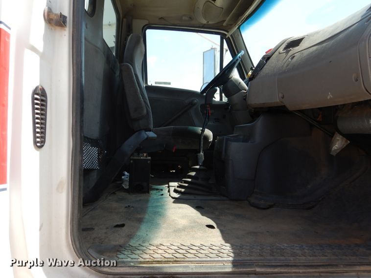 image for item HC9057 1988 Ford AT9513  semi truck