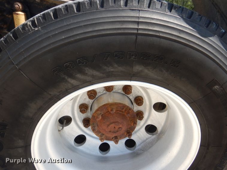 image for item HC9057 1988 Ford AT9513  semi truck