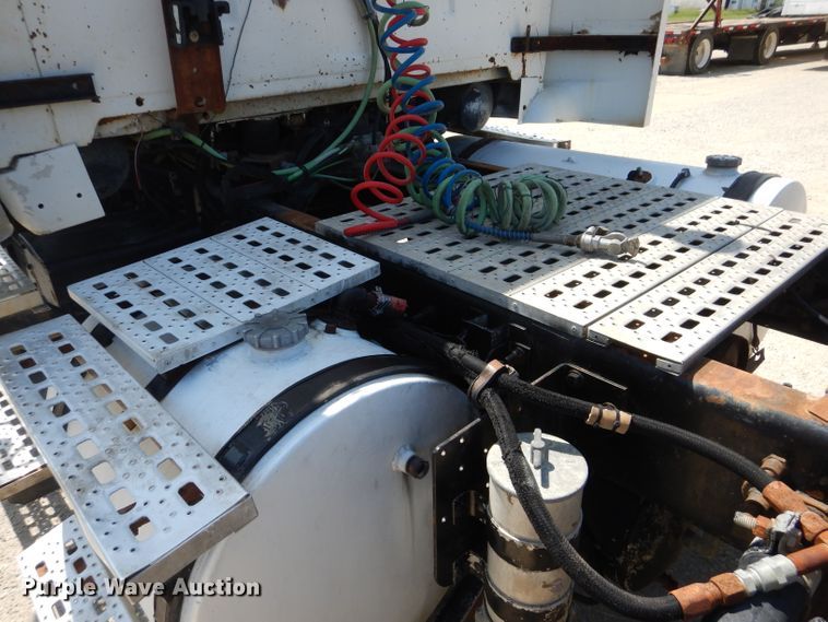 image for item HC9057 1988 Ford AT9513  semi truck