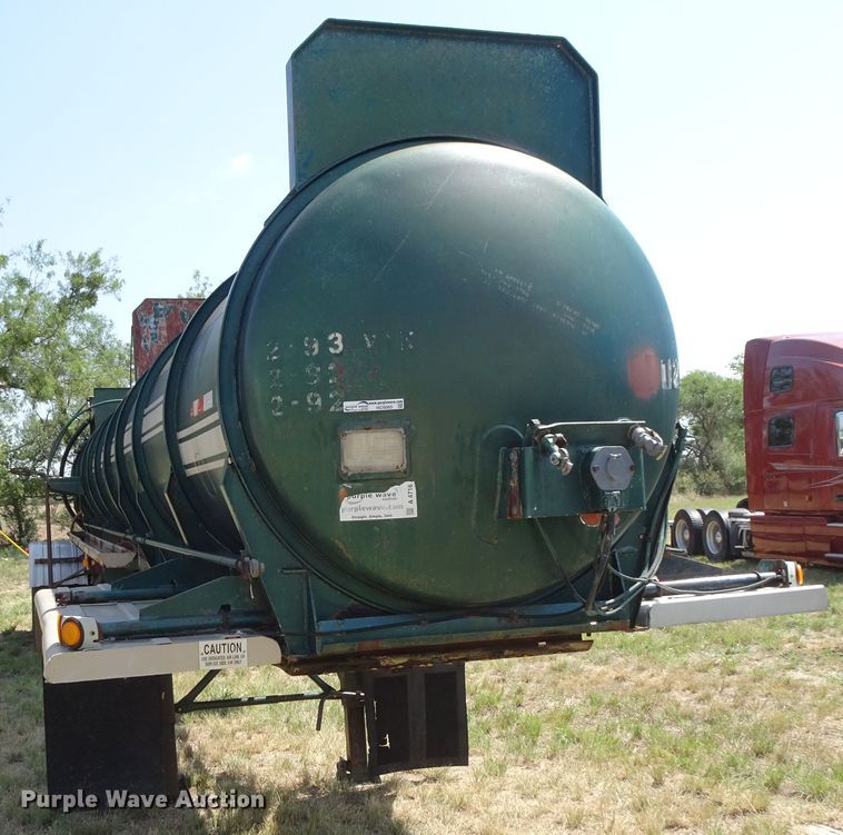 image for item HC9065 1986 Fruehauf TEA-F2-R-3800 tank trailer