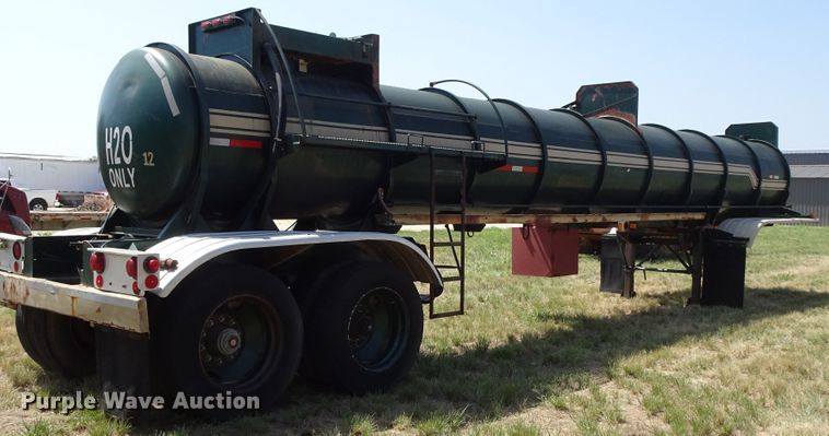 image for item HC9065 1986 Fruehauf TEA-F2-R-3800 tank trailer