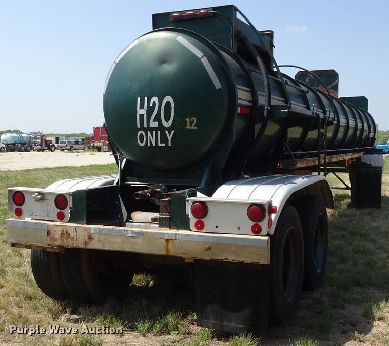 image for item HC9065 1986 Fruehauf TEA-F2-R-3800 tank trailer