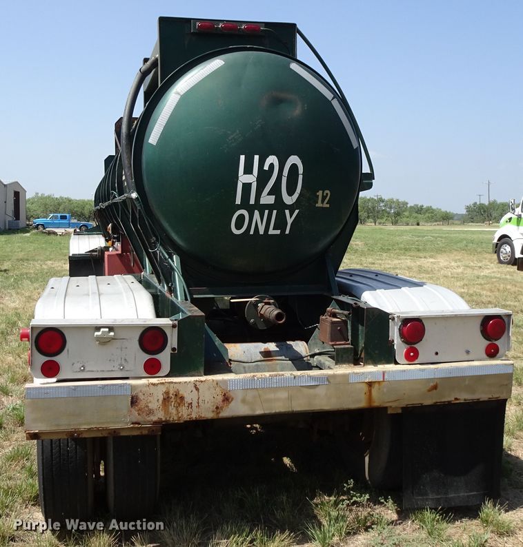 image for item HC9065 1986 Fruehauf TEA-F2-R-3800 tank trailer