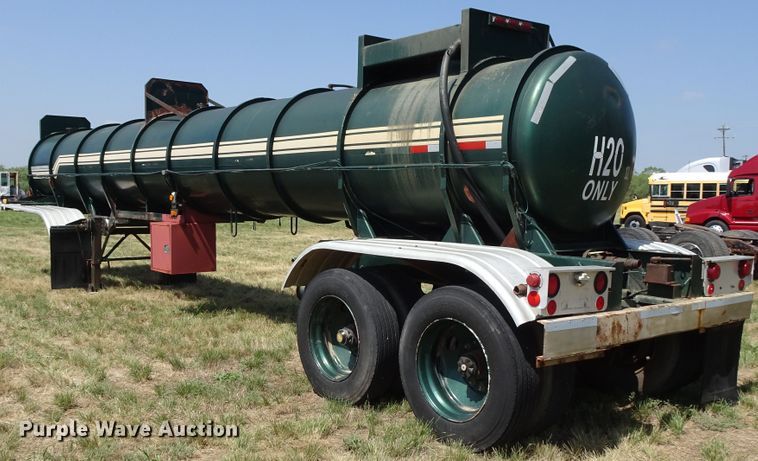 image for item HC9065 1986 Fruehauf TEA-F2-R-3800 tank trailer