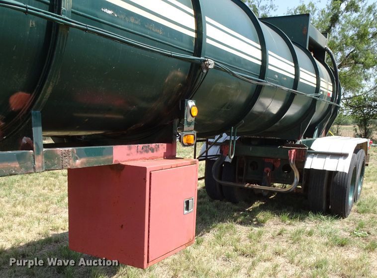 image for item HC9065 1986 Fruehauf TEA-F2-R-3800 tank trailer