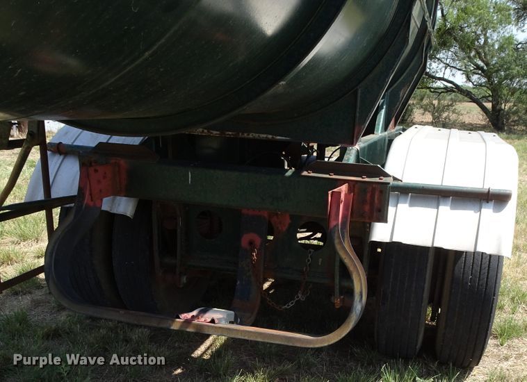 image for item HC9065 1986 Fruehauf TEA-F2-R-3800 tank trailer