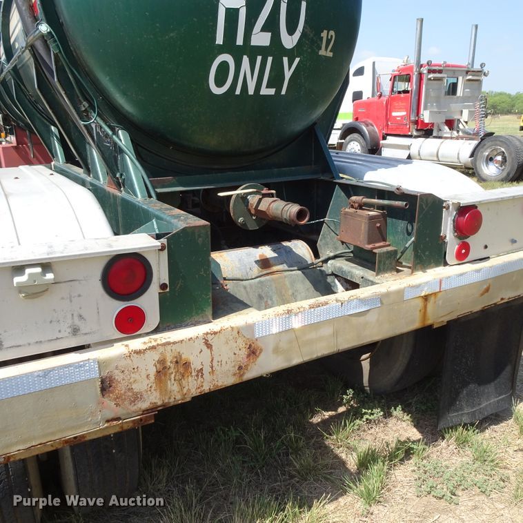 image for item HC9065 1986 Fruehauf TEA-F2-R-3800 tank trailer