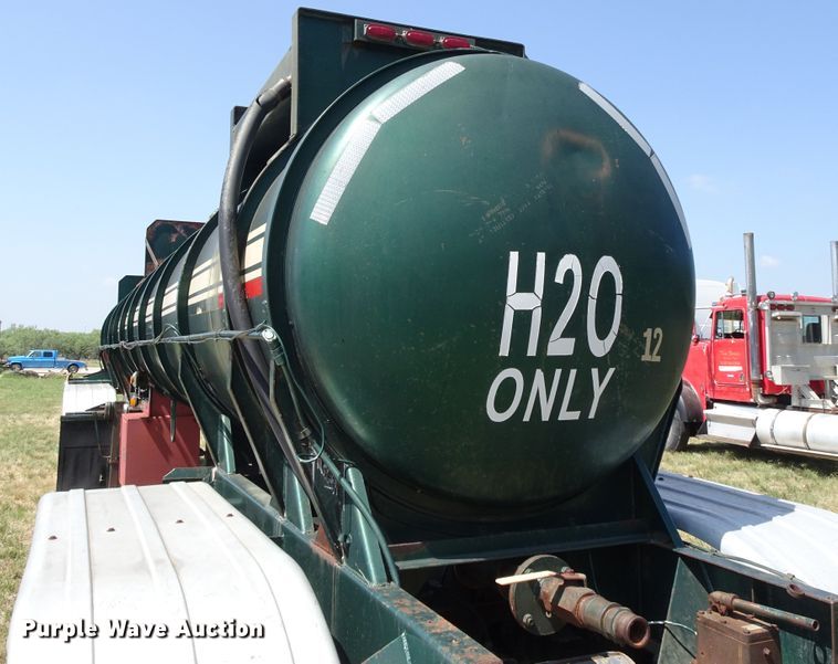 image for item HC9065 1986 Fruehauf TEA-F2-R-3800 tank trailer