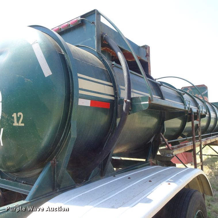 image for item HC9065 1986 Fruehauf TEA-F2-R-3800 tank trailer