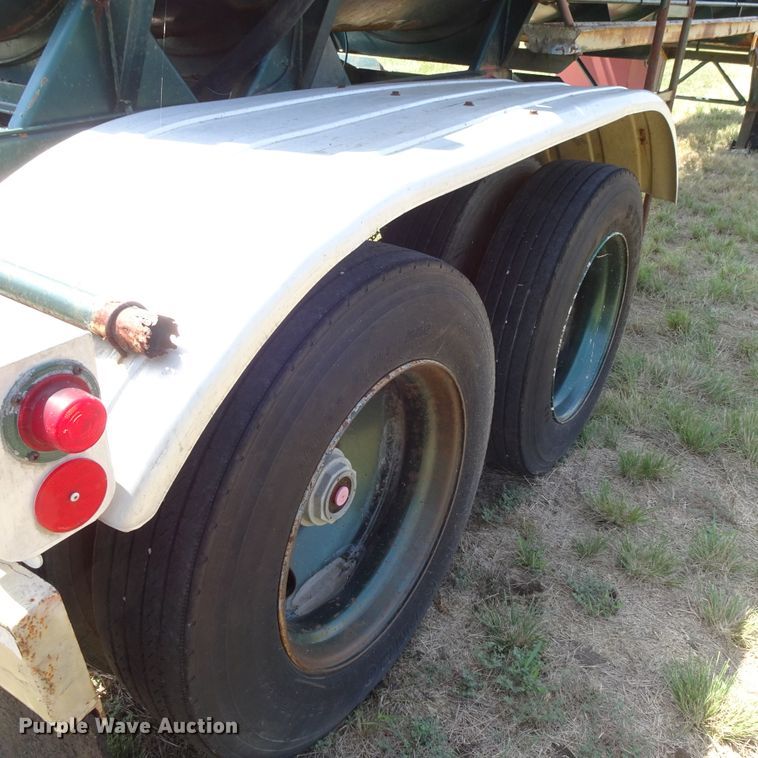 image for item HC9065 1986 Fruehauf TEA-F2-R-3800 tank trailer