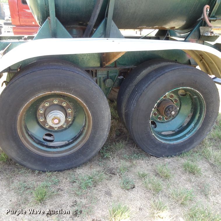 image for item HC9065 1986 Fruehauf TEA-F2-R-3800 tank trailer