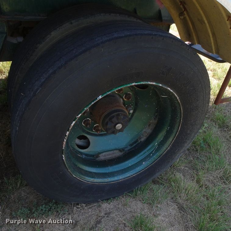 image for item HC9065 1986 Fruehauf TEA-F2-R-3800 tank trailer