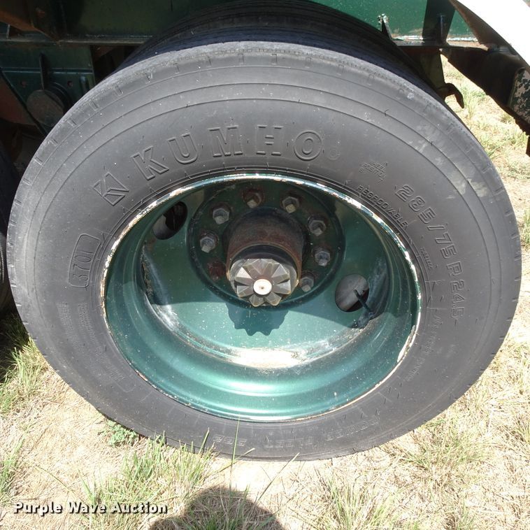 image for item HC9065 1986 Fruehauf TEA-F2-R-3800 tank trailer