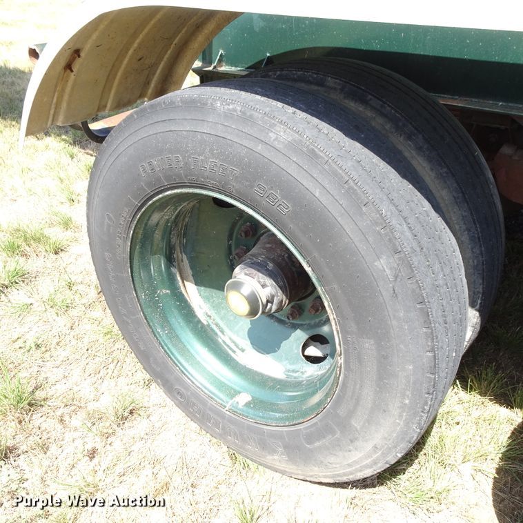 image for item HC9065 1986 Fruehauf TEA-F2-R-3800 tank trailer