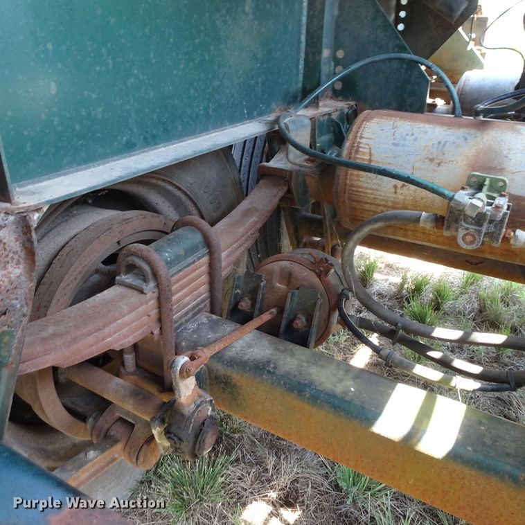 image for item HC9065 1986 Fruehauf TEA-F2-R-3800 tank trailer