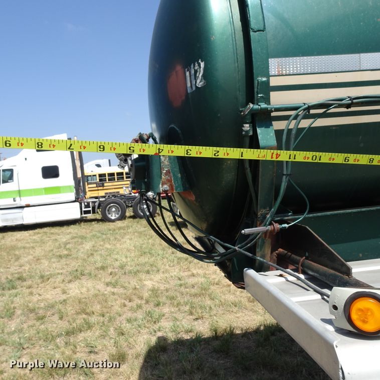 image for item HC9065 1986 Fruehauf TEA-F2-R-3800 tank trailer