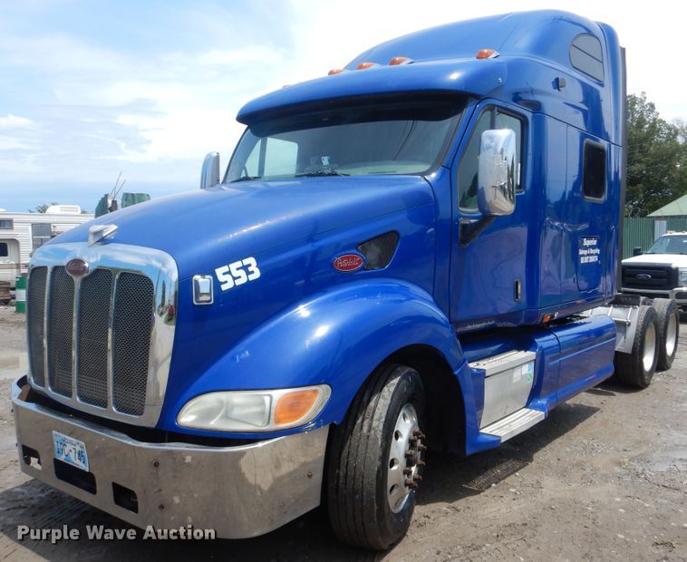 image for item HJ9803 2007 Peterbilt 387  semi truck