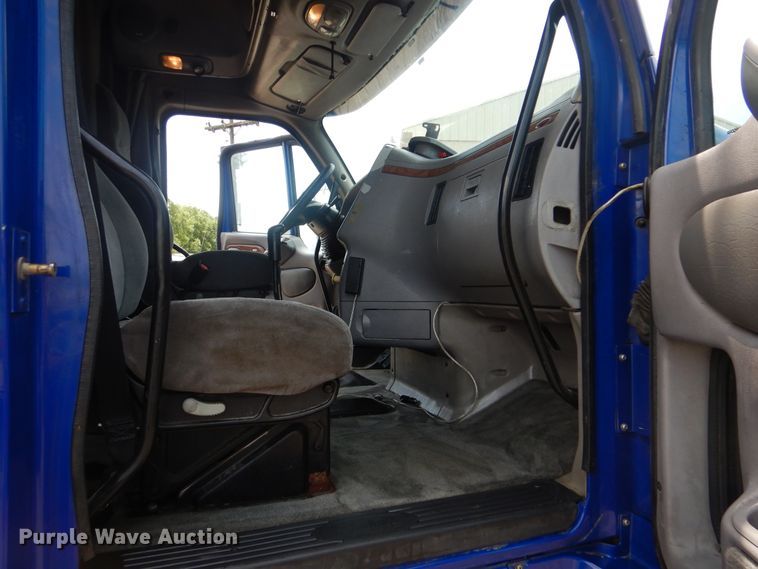 image for item HJ9803 2007 Peterbilt 387  semi truck