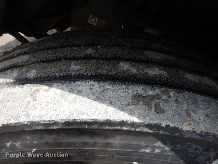 image for item HJ9803 2007 Peterbilt 387  semi truck