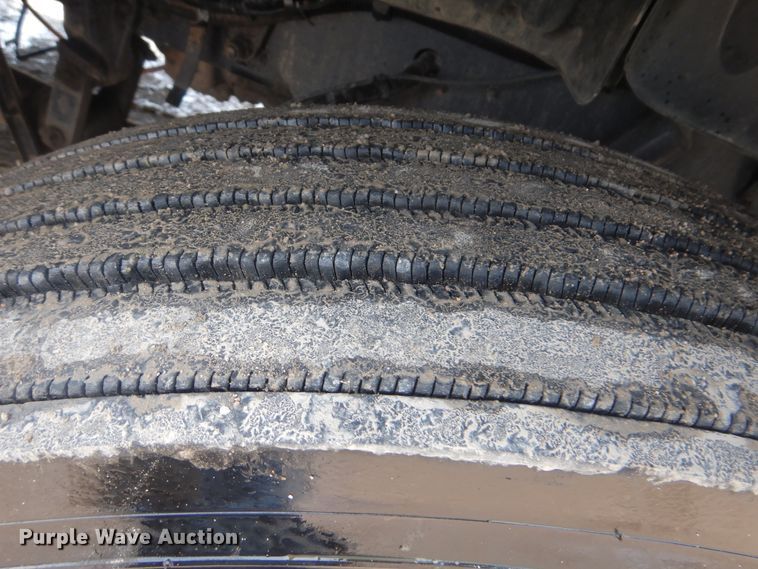 image for item HJ9803 2007 Peterbilt 387  semi truck