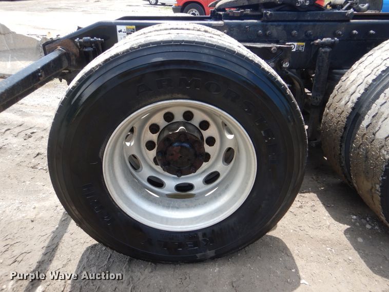 image for item HJ9803 2007 Peterbilt 387  semi truck