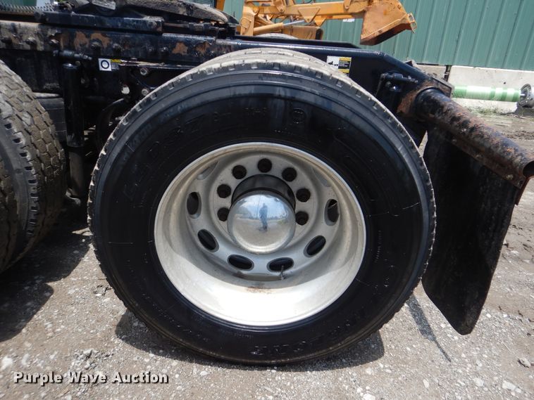 image for item HJ9803 2007 Peterbilt 387  semi truck