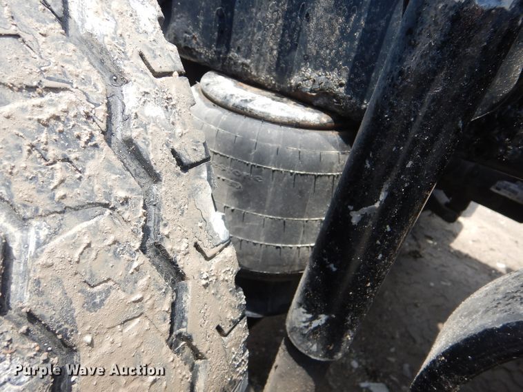 image for item HJ9803 2007 Peterbilt 387  semi truck