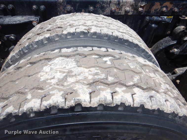 image for item HJ9803 2007 Peterbilt 387  semi truck