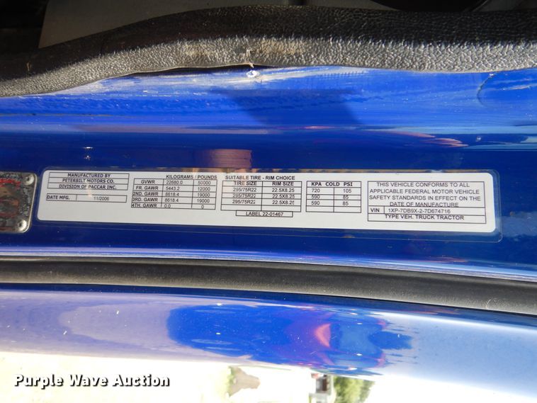 image for item HJ9803 2007 Peterbilt 387  semi truck