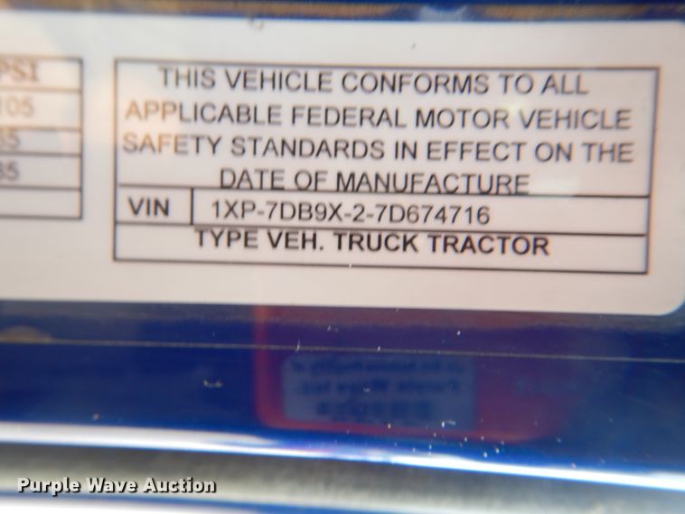 image for item HJ9803 2007 Peterbilt 387  semi truck