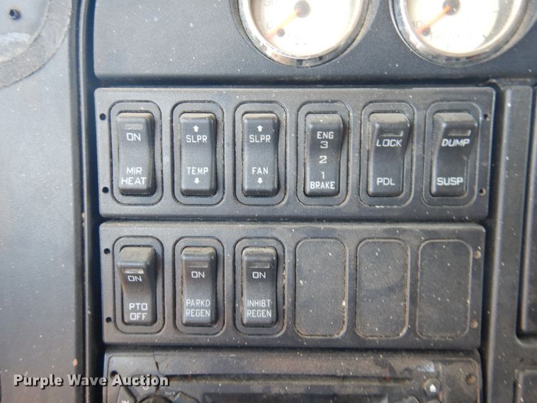 image for item HM9238 2012 International ProStar  semi truck