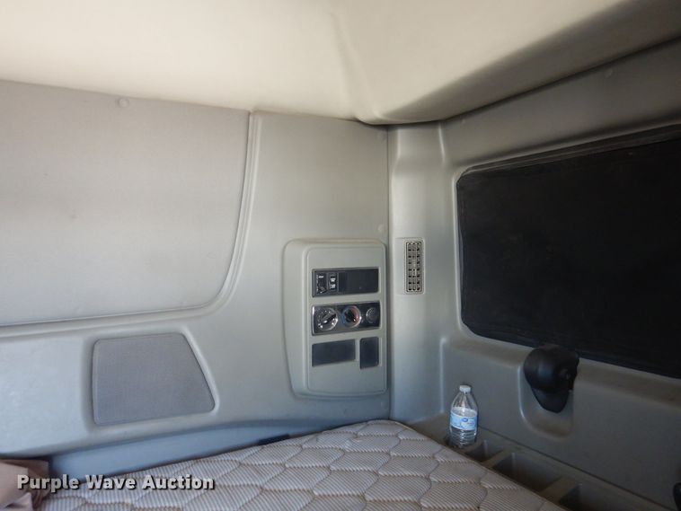 image for item HM9238 2012 International ProStar  semi truck