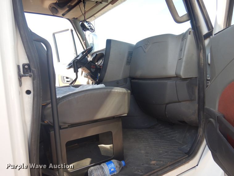 image for item HM9238 2012 International ProStar  semi truck