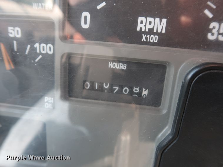 image for item HS9558 2000 International 4900  bucket truck