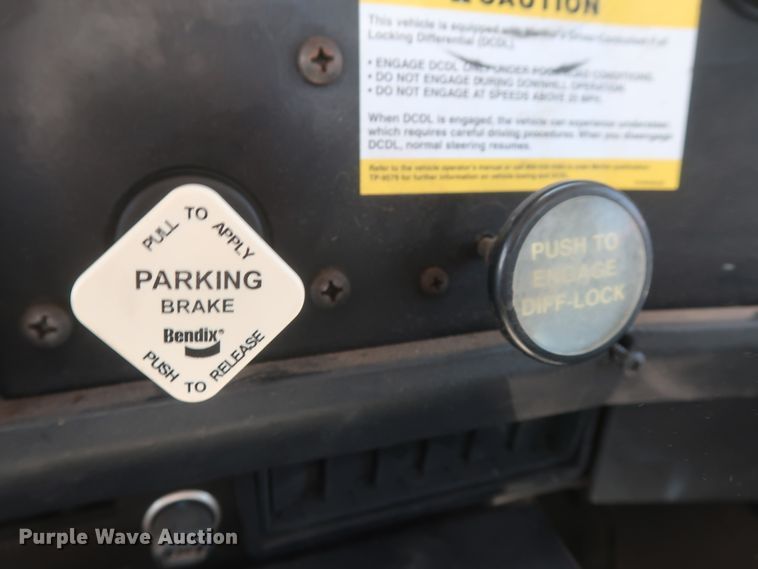 image for item HS9558 2000 International 4900  bucket truck