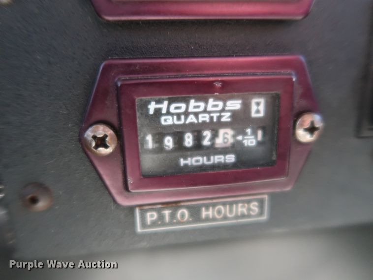 image for item HS9558 2000 International 4900  bucket truck