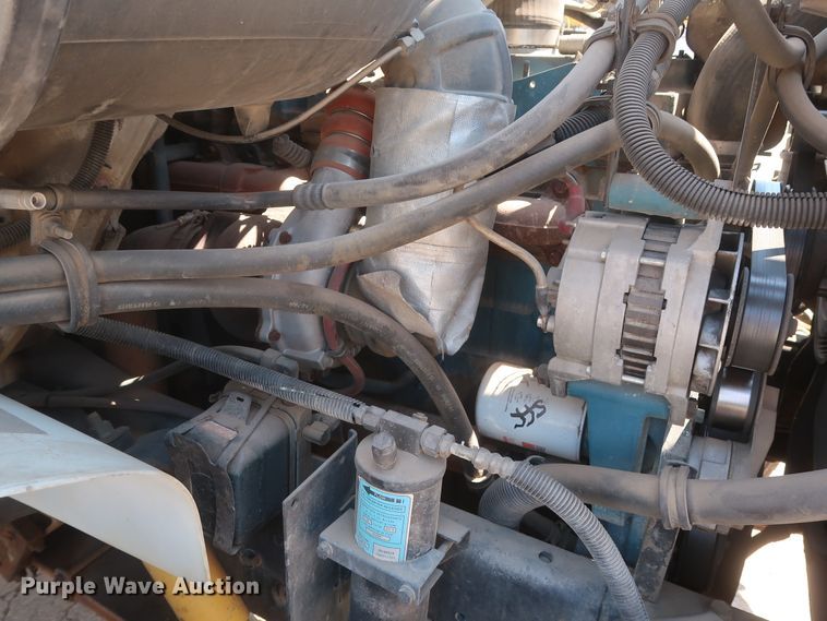 image for item HS9558 2000 International 4900  bucket truck