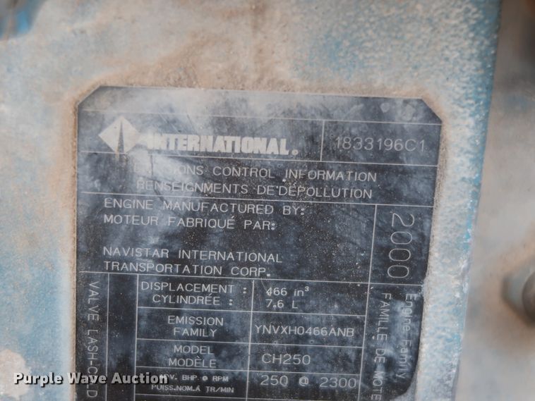 image for item HS9558 2000 International 4900  bucket truck