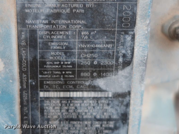 image for item HS9558 2000 International 4900  bucket truck