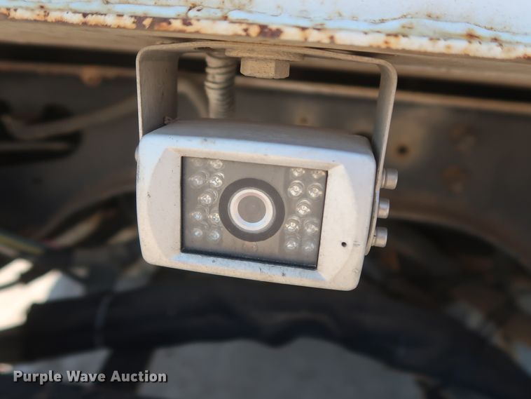 image for item HS9558 2000 International 4900  bucket truck