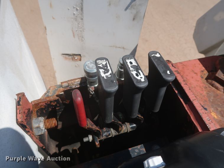 image for item HS9558 2000 International 4900  bucket truck