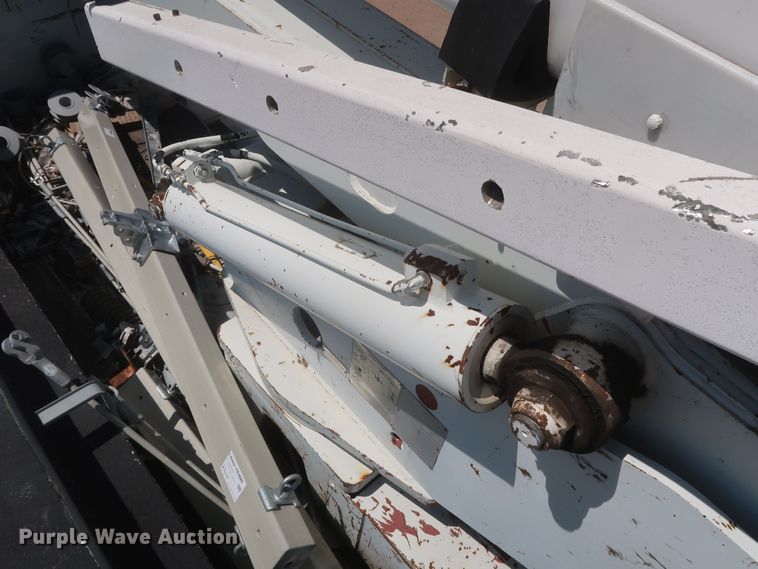 image for item HS9558 2000 International 4900  bucket truck